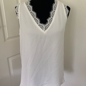 Inner circle sleeveless lace blouse
